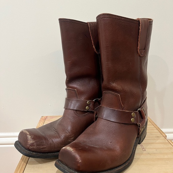 Brown leather cowboy boots with a slight heel - Picture 2 of 7